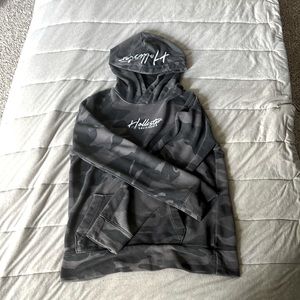men’s small camouflage Hollister hoodie